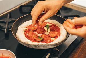 DOUBLE PEPPERONI & SPICY HONEY FRYING PAN PIZZA KIT